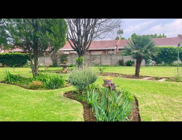 2 BEDROOM TOWNHOUSE FOR SALE IN FLORA GARDENS